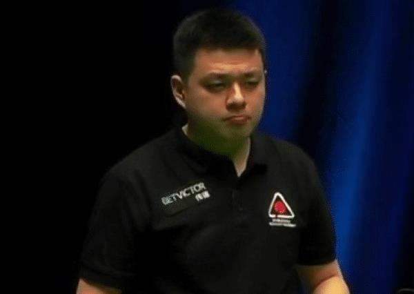 记者：小图拉姆今天继续单独训练，教练组明天决定他是否出战