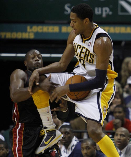 南极冰上马拉松精彩落幕 女子纪录被刷新.