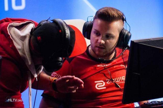 中的动作默 中的动作默